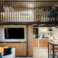 Urban Hive 2-story suite with roof garden โรงแรมในเฮราคลิออน
