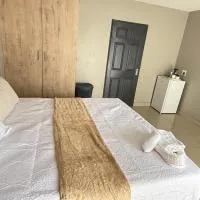 Home Away Nest B&B, hotel di Witbank