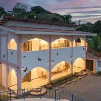 Entire Home Near Beach, Quiet Area, Pool, Hotel in Manzanillo