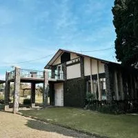 De Villa Istana Bunga Lembang by YourHome, готель у місті Tegalharendong