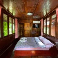 Healing House Holistic Farm Stay, hotel di Ban Wet