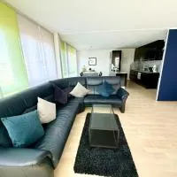 Bright, AC Apartment Near Airport and City Center, hotell i Glattbrugg