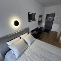 New Airport Apartment, хотел в Вилнюс