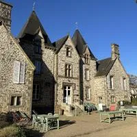 Château du Bourg, מלון בSaint-Denis-de-Gastines