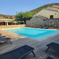 Studio avec piscine, hotel v destinácii Sisco