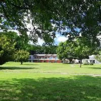 La Villa des Golf.e.s, hotel v mestu Theix