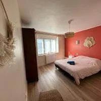 Gîte OPLM 8 p Proximité Charleville, hotel en Prix-lès-Mézières