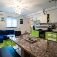 Apartman LU、Viskovoのホテル
