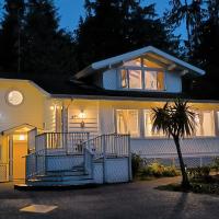 White House Tofino Downtown Villa, khách sạn gần Tofino Harbour Seaplane Base - YTP, Tofino