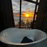 Couple Suite Batangas Private Tub and Sunset Balcony, hotel i Lobo