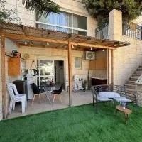 מנשה הום, hotel a Modi'in-Maccabim-Re'ut