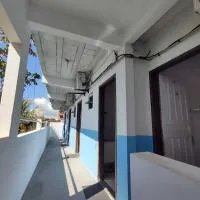 Quarto1 triplo Pousada piscina Praia de Cabuçu BA, ξενοδοχείο σε Saubara