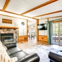 Fire Pit: Family-Friendly Cabin in Gillett!, hotel i Gillett