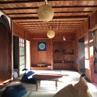 海が目の前の秘境にある癒しの宿めぐりて، فندق في Setouchi