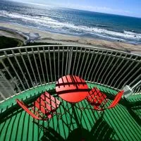 Vermillion Waves Retreat، فندق في مينامبيوسو