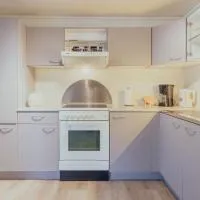 Spacious Basement Apartment with Mountain Views โรงแรมในStreymnes
