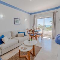 Ocean Vista Retreat with Beach & Pool Access by Drago Rentals, hotel u Albufeiri