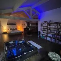 Lofts avec Jacuzzi privatif - Spa Romantique - Bouzigues, hotelli kohteessa Bouzigues