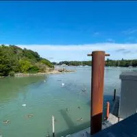 New! Houseboat Nautigal, hotel v destinaci Wootton Bridge