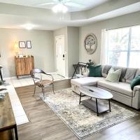 Peaceful Haven 2BR 1BA in Quiet Neighborhood, hotel near Jack Brooks Regional Airport - BPT, Nederland