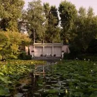 Relais La Foleia - Luxury Villa with private lake、Verunoのホテル