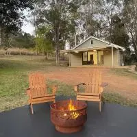 Farm Stay - 2 Bedroom cottage, hotel in Murphys Creek