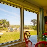 Unit 119 Direct Oceanfront Views 2br Heated Pool, hotel v destinácii Cocoa Beach