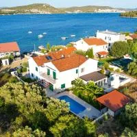 Dovolená bez starostí - Apartmány Murter, hotel a Betina