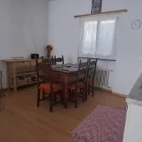 Casa con giardino in centro, hotel a Pianezzo