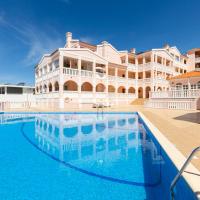 Solar do Vau 2 bed with Pool, Short Walk to Beach!, hotel a Portim&atilde;o