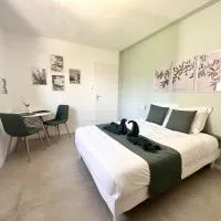 Chambre avec coin repas & fitness, hotel a Beynost