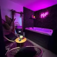 Love Room - Le Mystic, hotelli kohteessa Saint-Symphorien