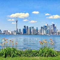 CN Tower Luxe Suites - Prime Downtown Location, hotel near Billy Bishop Toronto City Airport - YTZ, Toronto