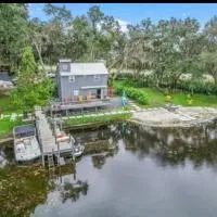 cozy lakeside retreat，銀泉的飯店