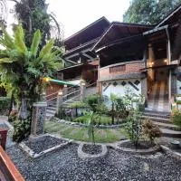 Sam's Bungalows And Treks, hotel din Bukit Lawang