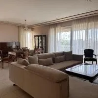 Spacious apartment with top view، فندق في نيا ماكري