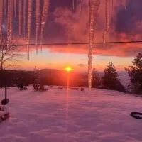 Sunsets and City Lights 3BD 2Bath, hotel en Miramonte