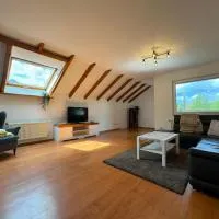 Dachgeschoss Wohnung mit Blick ins Grüne, hotel a Taunusstein