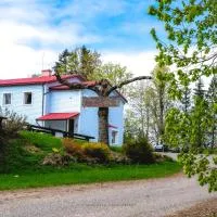 Pinska Guesthouse, hotel di Pinska