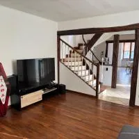 Charmante maison de ville، فندق في Ancerville