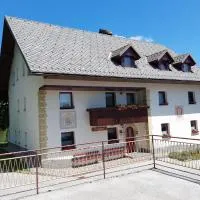 Apartma Pri Tavčarju, hotel sa Poljane nad Škofjo Loko