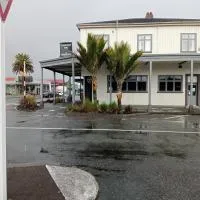 Cosmopolitan Hotel, pub, restaurant and gaming room, hotel sa Westport