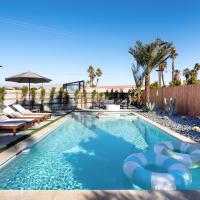 Olive Sand Desert House - Pool - Spa - Dogs - Close to All，位于百慕大沙丘百慕大沙丘机场 - UDD附近的酒店