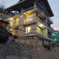 Sukoon Retreat Guesthouse, hotelli kohteessa Tosh