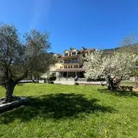 Viesnīca Hotel Cotiella pilsētā Kampo