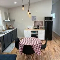 The Coastal Court Circle Apartment Sports Beach and Shopping, מלון בג'ורג'טאון