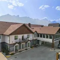 Basecamp Lodge Canmore, хотел в Канмор