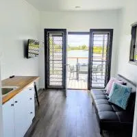 Viesnīca Trinity Islands Holiday Park - Cabin Accommodation pilsētā Burrum Heads