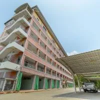 Chompoo Inn, hotel en Nakhon Pathom