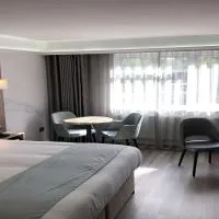 Best Western Premier Heronston Hotel & Spa, hotel a Bridgend